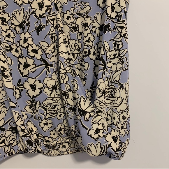 3/$20  Loft light blue floral v-neck blouse - Picture 4 of 4